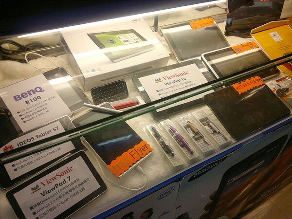 アキバ以上の品揃え！　台湾台北の“光華商場”でスマホ三昧!!