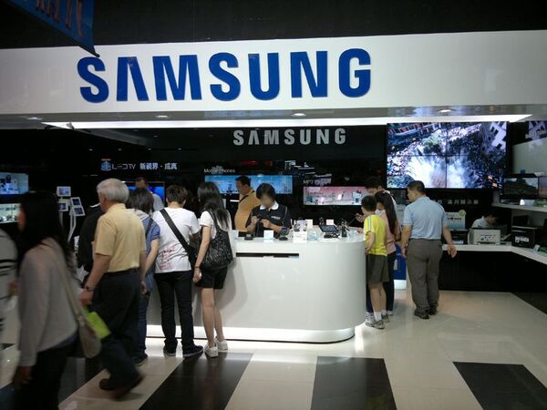 アキバ以上の品揃え！　台湾台北の“光華商場”でスマホ三昧!!