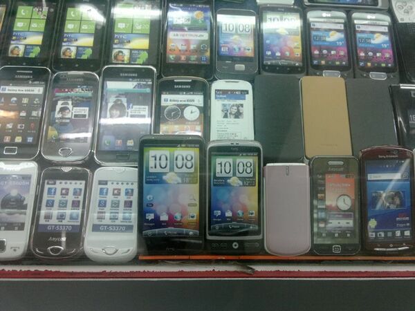 アキバ以上の品揃え！　台湾台北の“光華商場”でスマホ三昧!!