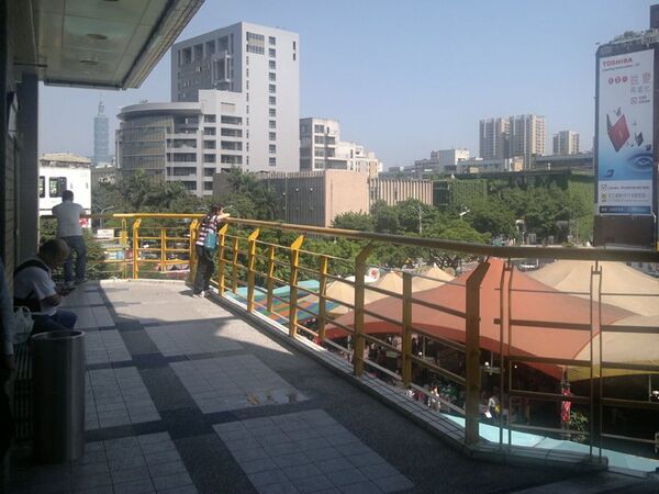 アキバ以上の品揃え！　台湾台北の“光華商場”でスマホ三昧!!