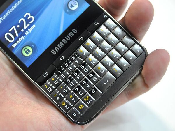 【海外端末】サクサクつぶやける縦型QWERTYキー搭載『Galaxy Pro』