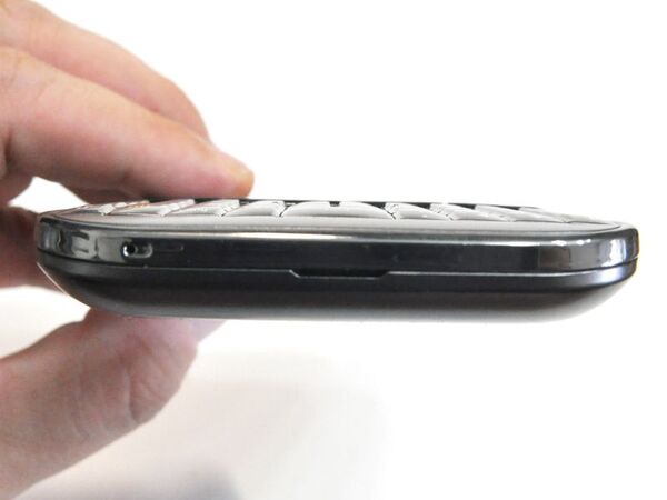 【海外端末】サクサクつぶやける縦型QWERTYキー搭載『Galaxy Pro』