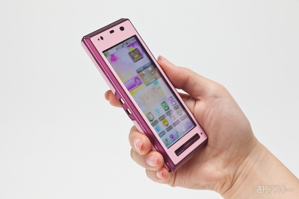 無理矢理ピンクにしてたREGZA Phone