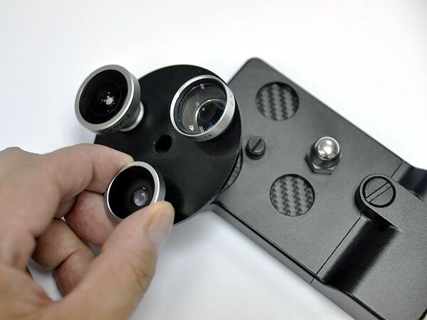iPhone4を3レンズ搭載カメラに大進化させる『TurtleJacket』はコンデジを超えた！