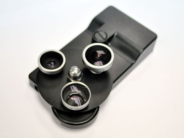 iPhone4を3レンズ搭載カメラに大進化させる『TurtleJacket』はコンデジを超えた！