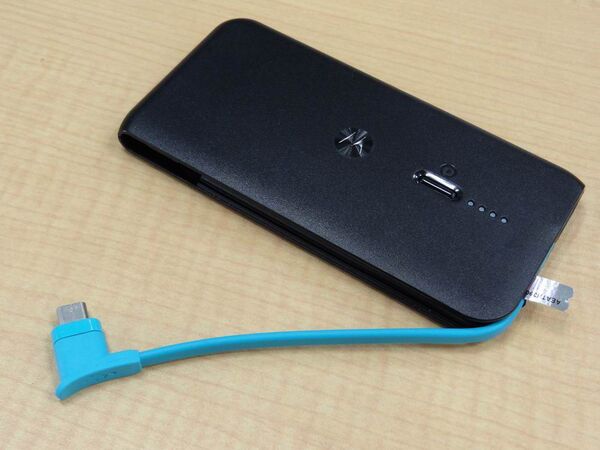 野菜を切れちゃいそうな超薄型モバイルバッテリー『モトローラP793』