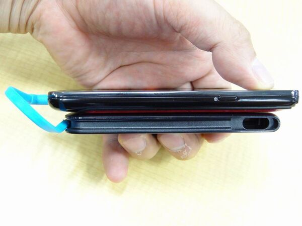 野菜を切れちゃいそうな超薄型モバイルバッテリー『モトローラP793』