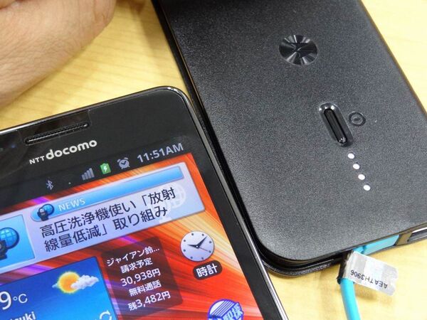 野菜を切れちゃいそうな超薄型モバイルバッテリー『モトローラP793』