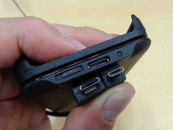 オバマ大統領も納得！　iPhone4をBlackBerry化する縦型キーボード