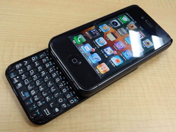 オバマ大統領も納得！　iPhone4をBlackBerry化する縦型キーボード