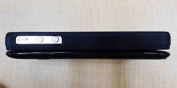 オバマ大統領も納得！　iPhone4をBlackBerry化する縦型キーボード