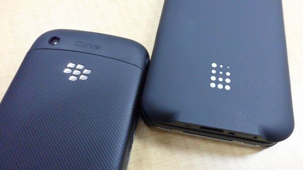 オバマ大統領も納得！　iPhone4をBlackBerry化する縦型キーボード