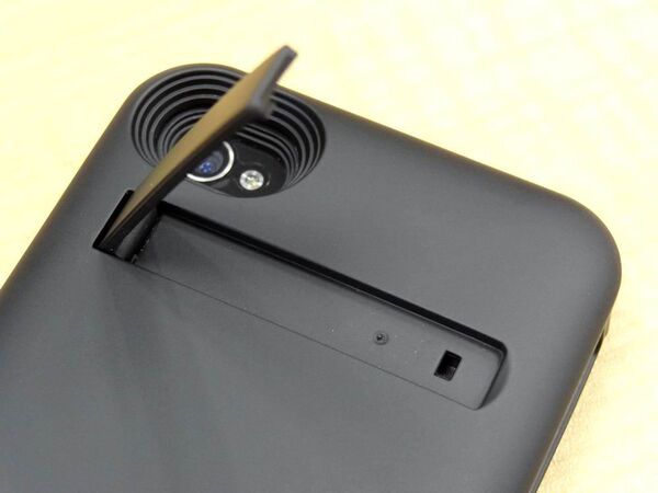 オバマ大統領も納得！　iPhone4をBlackBerry化する縦型キーボード