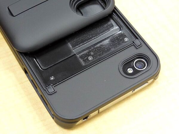 オバマ大統領も納得！　iPhone4をBlackBerry化する縦型キーボード