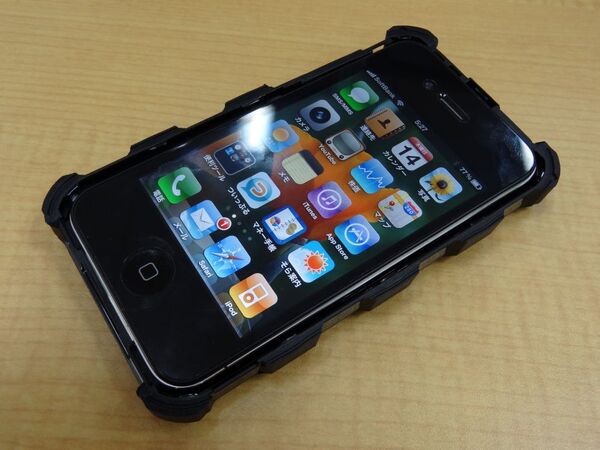 かけがえのないiPhone4を過保護にガードする耐衝撃・防塵・簡易防滴仕様ケース
