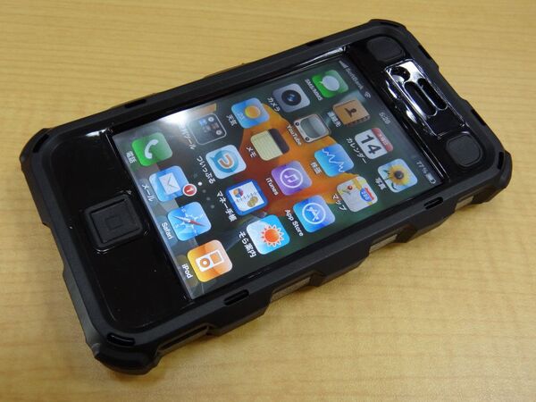かけがえのないiPhone4を過保護にガードする耐衝撃・防塵・簡易防滴仕様ケース