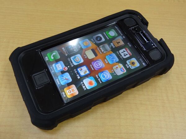 かけがえのないiPhone4を過保護にガードする耐衝撃・防塵・簡易防滴仕様ケース
