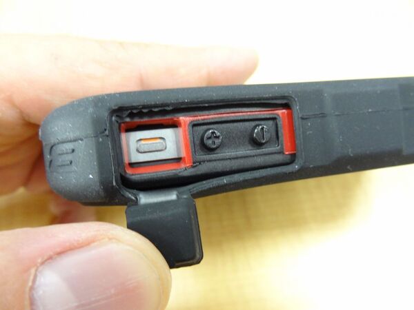 ATフィールド並みの耐衝撃・防塵・簡易防滴仕様iPhone4用ケースがスゲエ！