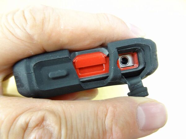 かけがえのないiPhone4を過保護にガードする耐衝撃・防塵・簡易防滴仕様ケース