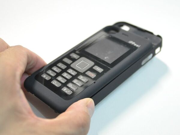 【海外限定】脱獄なしにiPhone4でSIMカードを3枚使える最新“皮”がすごいぞ！