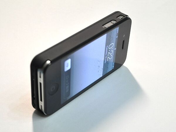 【海外限定】脱獄なしにiPhone4でSIMカードを3枚使える最新“皮”がすごいぞ！
