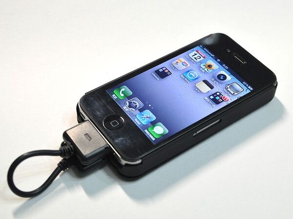 【海外限定】脱獄なしにiPhone4でSIMカードを3枚使える最新“皮”がすごいぞ！