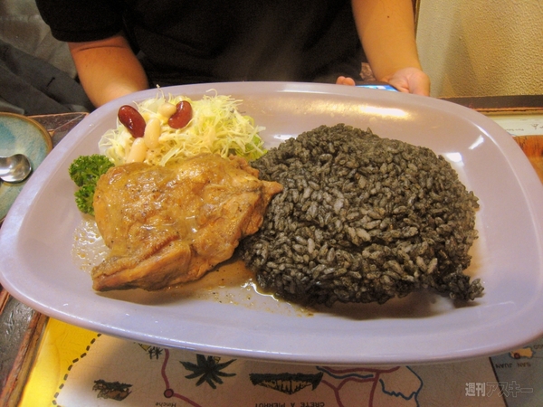 まっ黒なパエリア