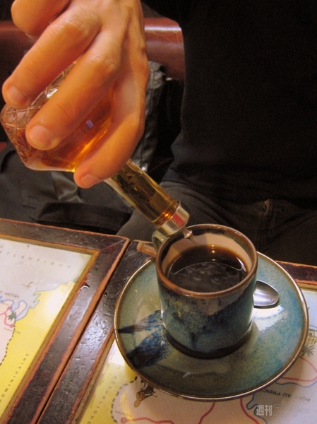 コーヒーにラム酒