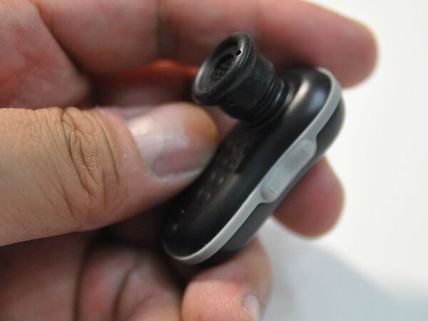 【海外でお買い物】防水・防塵や太陽光充電など夏のアウトドアにピッタリなBluetoothヘッドセット