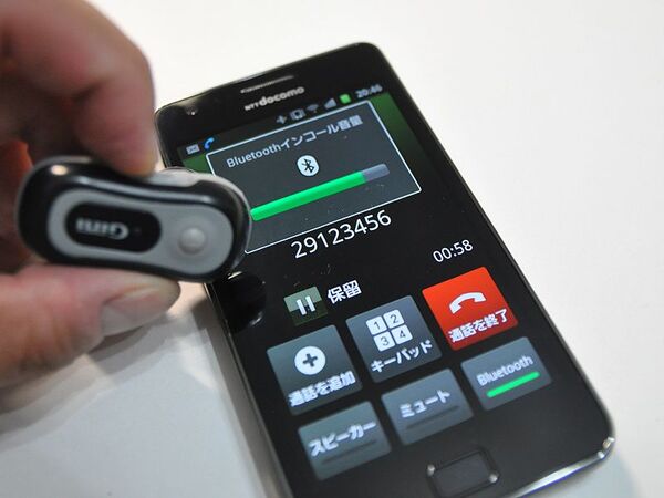 【海外でお買い物】防水・防塵や太陽光充電など夏のアウトドアにピッタリなBluetoothヘッドセット