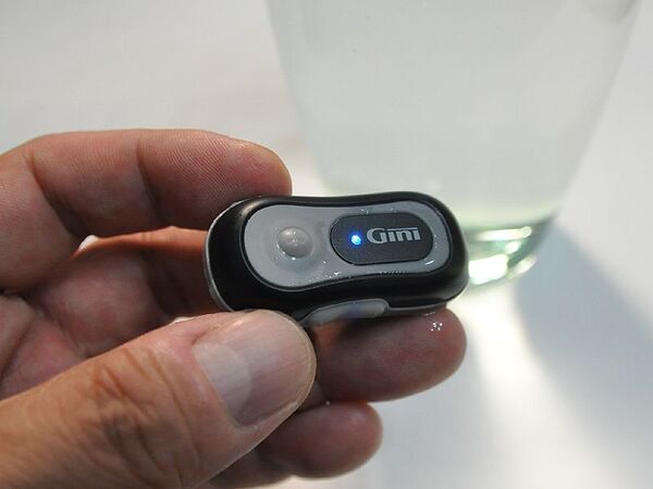 【海外でお買い物】防水・防塵や太陽光充電など夏のアウトドアにピッタリなBluetoothヘッドセット