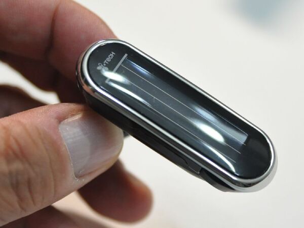 【海外でお買い物】防水・防塵や太陽光充電など夏のアウトドアにピッタリなBluetoothヘッドセット