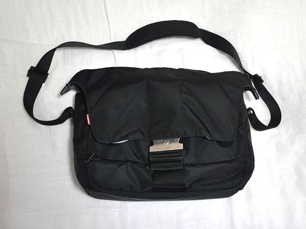 大企業の株価を左右しかねない山根博士の取材バッグの中身を大公開！