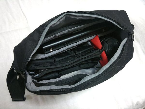 大企業の株価を左右しかねない山根博士の取材バッグの中身を大公開！