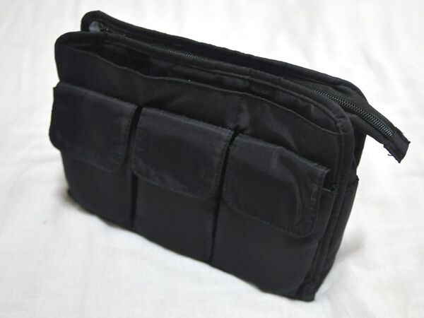 大企業の株価を左右しかねない山根博士の取材バッグの中身を大公開！