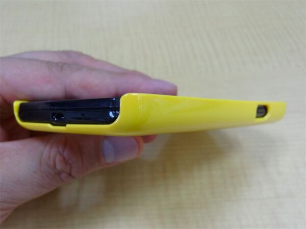 ワザありスタンド機構を内蔵した『GALAXY S II』専用ケース