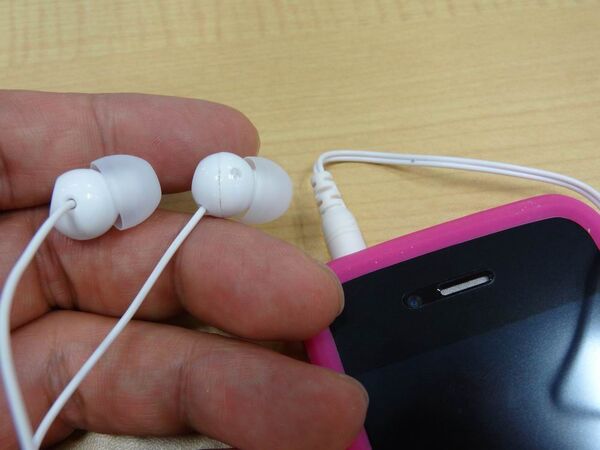 100円で買えるiPhone4用アクセを試してみた