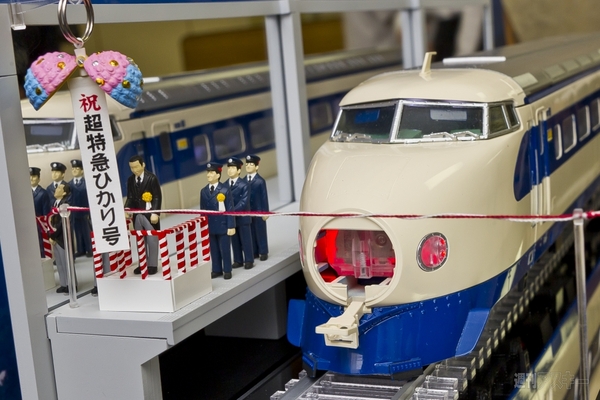 リアルさ鉄道模型史上最高クラス 昭和を駆け抜けた新幹線0系が『大人の 