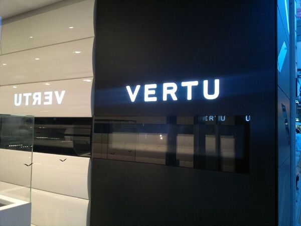 100万円の超高級携帯『VERTU』購入記〜なぜ買ったのか？〜（前編）