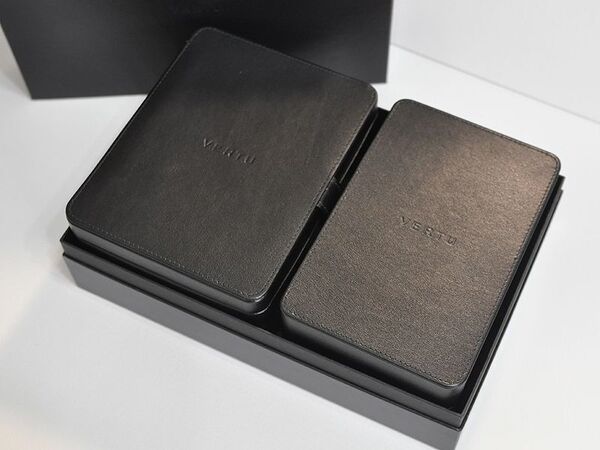 100万円の超高級携帯『VERTU』購入記〜その魅力は？〜（後編）