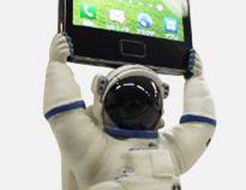 サムスンったら太っ腹！　宇宙飛行士型充電スタンドが5万人に当たる！