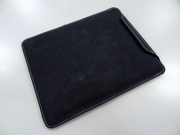 変形してスタンドになっちゃうキワモノ（？）スリーブケース