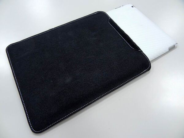 変形してスタンドになっちゃうキワモノ（？）スリーブケース