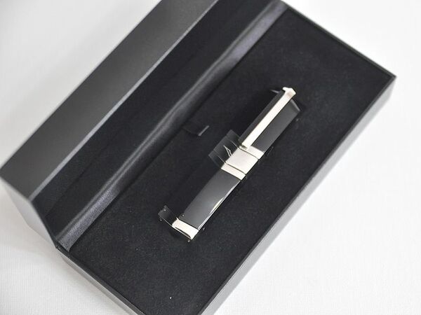 スマホ本体が買えるくらい高価な超高級携帯『VERTU』のアクセとは？