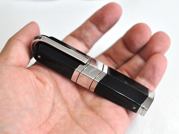 スマホ本体が買えるくらい高価な超高級携帯『VERTU』のアクセとは？