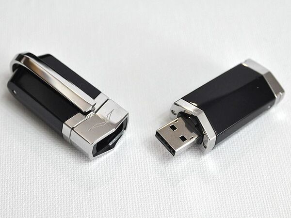 スマホ本体が買えるくらい高価な超高級携帯『VERTU』のアクセとは？