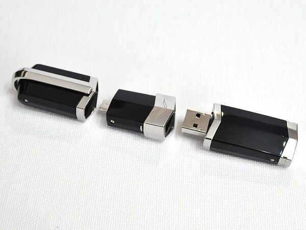 スマホ本体が買えるくらい高価な超高級携帯『VERTU』のアクセとは？