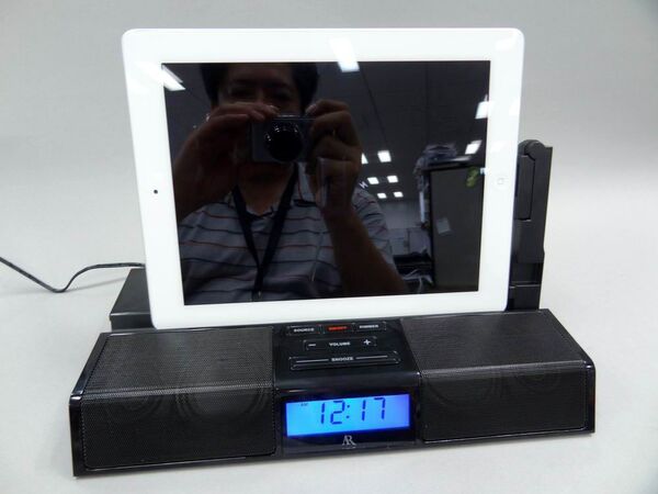 iPad2を縦置き横置き自在のスイングアーム搭載スピーカー『JF-ARS20iA』