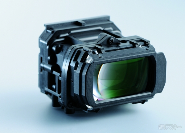 自宅で3Dシアターを再現！　ソニーが3D対応HMD『HMZ-T1』を発表！