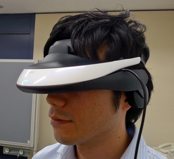 3D対応のヘッドマウントディスプレーが出た